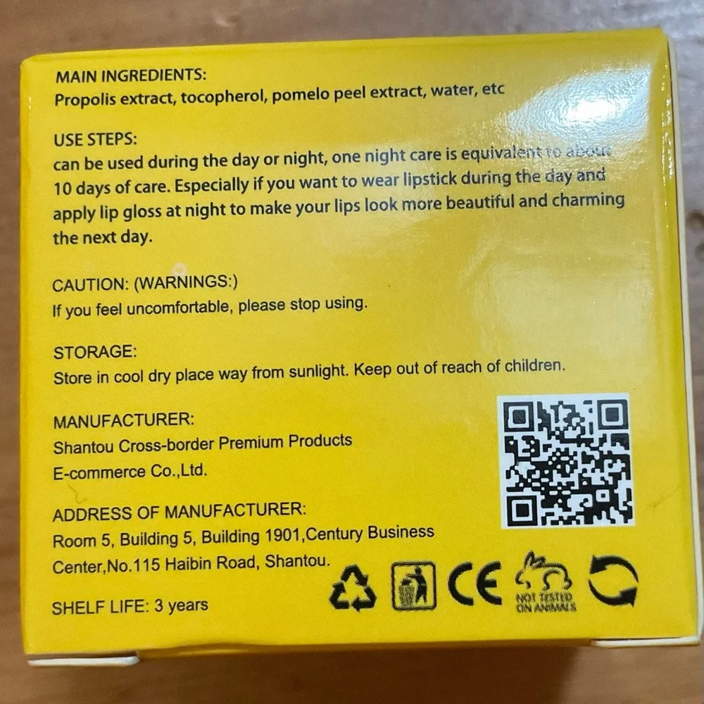Eelhoe: lip mask strawberry and honey 4 box set with a honey stick applicator.